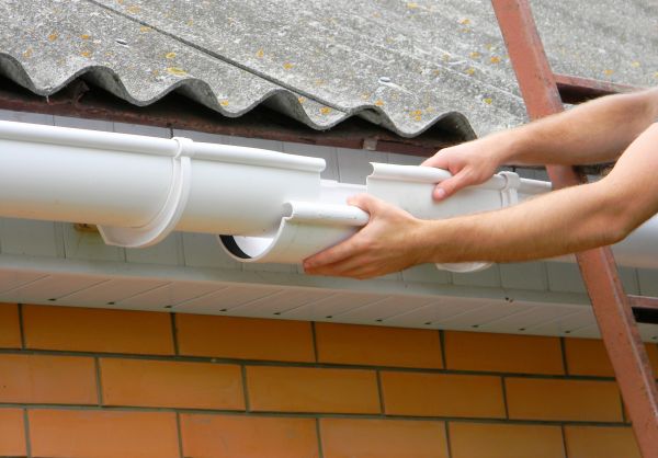 Gutter Hanging in Lincolnton